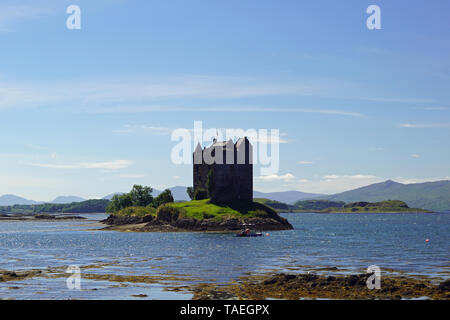 Castle Stalker ist ein Turm Haus ca. 2,5 Kilometer nordöstlich von Port Appin, einem Dorf in Argyll und Bute, Schottland. Stockfoto