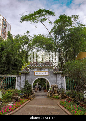 MACAU, China - NOVEMBER 2018: Eingang der Lou Lim leoc öffentliche Garten und Park im Zentrum der Stadt Stockfoto