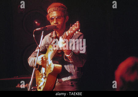 J.J. Cale im Theater Carré, Amsterdam, Niederlande, 1974, (Foto Gijsbert Hanekroot) Stockfoto