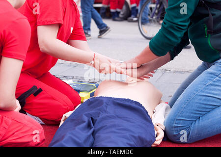 Erste Hilfe und HLW Training Stockfoto
