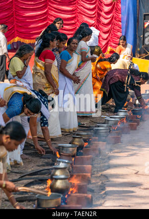 Vertikale streetview von pongal Feiern in Tamil Nadu, Indien. Stockfoto