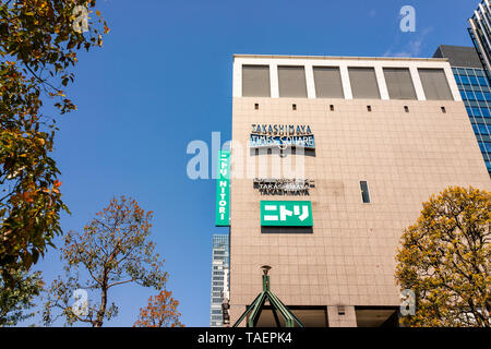 Tokyo, Japan - 2. April 2019: Shinjuku Anmeldung Takashimaya Times Square in der Nähe von Station bei Tag Stockfoto