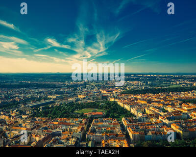Luftaufnahme von Park Riegrovy sady in Prag Sommer mit Wolken und sonnige dauy Stockfoto