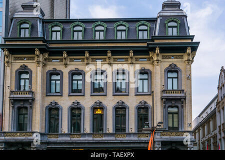 Antwerpen, Belgien, 23. April 2019, KBC Bank Gebäude in Antwerpen Stadt, schöne historische Architektur in der Stadt Antwerpen Stockfoto