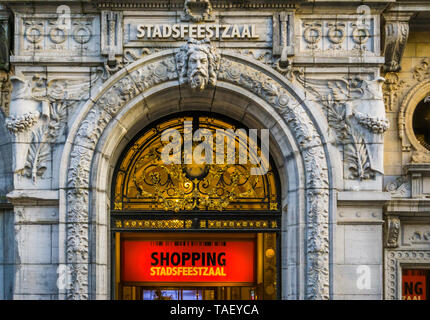 Das Zeichen des Einkaufszentrum stadfeestzaal in Antwerpen Stadt, beliebten Belgischen Einkaufszentrum, Antwerpen, Belgien, 23. April 2019 Stockfoto