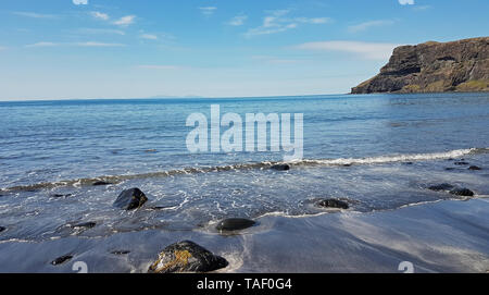 Die talisker Strand ist in der Nähe des Dorfes Carbost auf der Isle of Skye Stockfoto