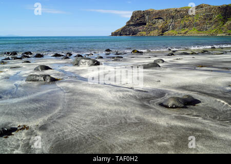 Die talisker Strand ist in der Nähe des Dorfes Carbost auf der Isle of Skye Stockfoto