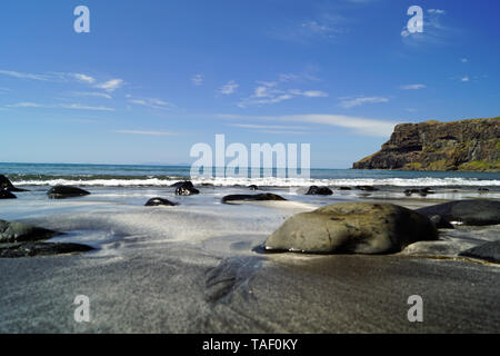 Die talisker Strand ist in der Nähe des Dorfes Carbost auf der Isle of Skye Stockfoto