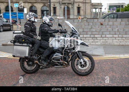 BMW R1200GS in Liverpool, Merseyside. 24. Mai 2019 UK Wetter: In einem ruhigen Zustand, da bis zu 200 Motorradfahrer anstehen, um an Bord der Morgenfähre zur Isle of man zu gehen, um an den TT-Rennen der Insel teilzunehmen. Stockfoto