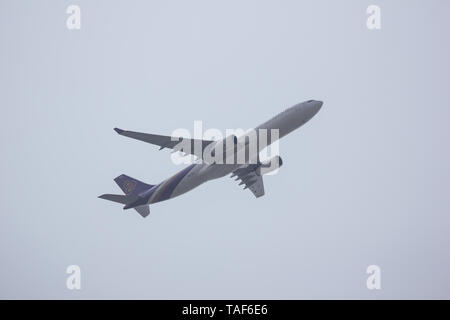 Chiangmai, Thailand - 22. Mai 2019: HS-TEQ Airbus A330-300 von Thai Airways. Im Flug von Chiang Mai nach Bangkok. Stockfoto