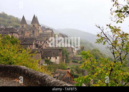 Die mittelalterlichen Weiler von Conques in Aveyron, Frankreich Stockfoto