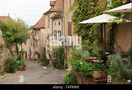 Alte cliffside Stadt, ein Mitglied der "schönsten Dörfer Frankreichs", Saint-Cirq-Lapopie, Frankreich Stockfoto