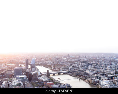 Antenne Stadtbild von London bei Sonnenuntergang Stockfoto