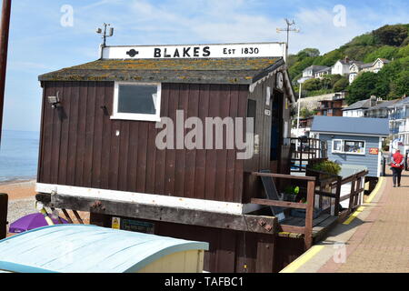 Blakes Est. 1830, historische Ventnor Beach Szene, Hütten, und Strand auf der Esplanade, Isle of Wight, Großbritannien Stockfoto