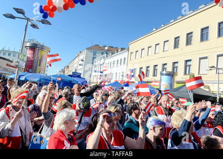 Wien, Österreich. 24. Mai 2019 FPÖ-Wahlkampf (Freiheitspartei Österreich) am Freitag, den 24. Mai 2019 am Viktor-Adler-Platz in Wien. Das Bild zeigt fpö der FPÖ. Kredit: Franz Perc / Alamy Live News Stockfoto