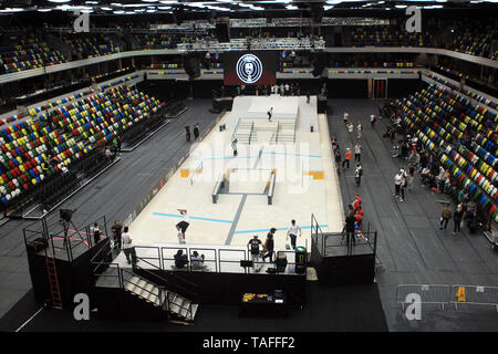 London, Großbritannien. 24. Mai, 2019. Einen Überblick über die Praxis der Männer. 2019 SLS World Tour, Street League Skateboarding Event an der Kupfer, Arena, Queen Elizabeth Olympic Park in London am Freitag, den 24. Mai 2019 Dieses Bild dürfen nur für redaktionelle Zwecke verwendet werden. Nur die redaktionelle Nutzung, eine Lizenz für die gewerbliche Nutzung erforderlich. pic von Steffan Bowen/Andrew Orchard sport Fotografie/Alamy Live news Credit: Andrew Orchard sport Fotografie/Alamy leben Nachrichten Stockfoto