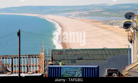 Portland. 24. Mai 2019. Abgerechnet, sonnigem Wetter auf der Isle of Portland ist ein ideales "überdachung" Tag im Fortuneswell, mit Blick auf Chesil Beach. credit Stuart Hartmut Ost/Alamy leben Nachrichten Stockfoto