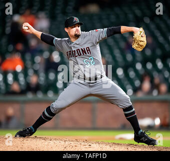 San Francisco, Kalifornien, USA. 24. Mai, 2019. Arizona Diamondbacks Krug Zack Godley (52) bei der Arbeit, während einer MLB Spiel zwischen den Arizona Diamondbacks und die San Francisco Giants bei Oracle Park in San Francisco, Kalifornien. Valerie Shoaps/CSM/Alamy leben Nachrichten Stockfoto