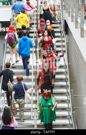 ExCel London, Großbritannien, 25. Mai 2019. Tausende von cosplayer im Kostüm mit dem zweiten Tag der MCM Comic Con an ExCel London. Quelle: Thomas Bowles/Alamy leben Nachrichten Stockfoto