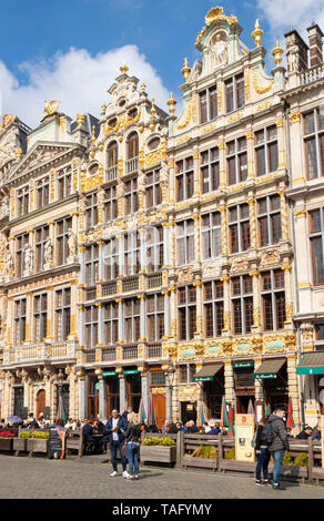 Brüssel Grand Place Brüssel Cafe Restaurant in der kunstvollen Gildenhallen im Grand Place Brüssel Stadtzentrum Brüssel Belgien Eu Europa Stockfoto