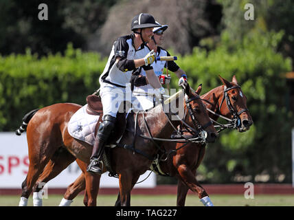 Der Herzog von Sussex spielt in einem Match an der Sentebale ISPS Handa Polo Cup im Roma Polo Club in Rom, Italien. Stockfoto