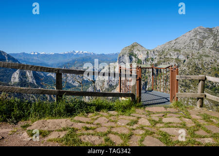 Santa Catalina Ausblick Balkon über La Hermida Schlucht in Kantabrien, Spanien Stockfoto