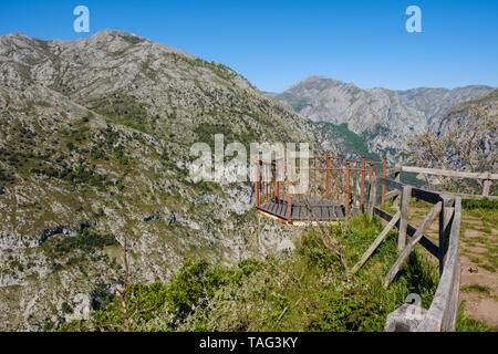 Santa Catalina Ausblick Balkon über La Hermida Schlucht in Kantabrien, Spanien Stockfoto