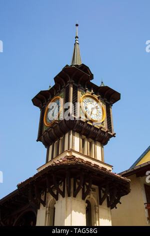 Historischen Jugendstilvilla clocktower der Pumpe Haus in Evian-les-Bains Stockfoto