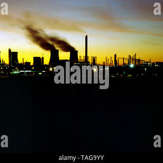 Baglan Bay petrochemischen Anlagen. 1982 Stockfoto