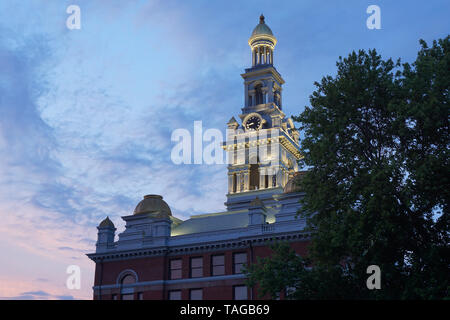 Sevier County Courthouse in Sevierville, Tennessee, USA - Seitenansicht Stockfoto