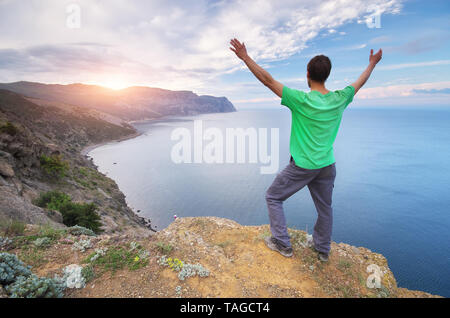 Mann auf Berg. Konzeption. Stockfoto