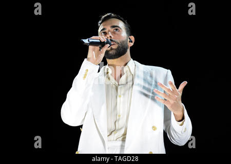 Verona, Italien. Mai 2019. Der berühmte italienische Singer-Songwriter Marco Mengoni tritt live mit seiner Atlantico Tour 2019 in der Arena von Verona, Italien, auf. Stockfoto