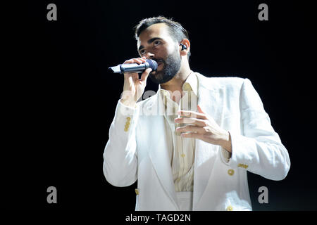 Verona, Italien. Mai 2019. Der berühmte italienische Singer-Songwriter Marco Mengoni tritt live mit seiner Atlantico Tour 2019 in der Arena von Verona, Italien, auf. Stockfoto