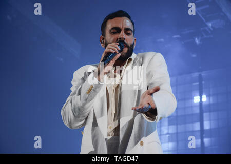 Verona, Italien. Mai 2019. Der berühmte italienische Singer-Songwriter Marco Mengoni tritt live mit seiner Atlantico Tour 2019 in der Arena von Verona, Italien, auf. Stockfoto