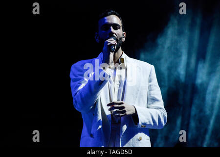 Verona, Italien. Mai 2019. Der berühmte italienische Singer-Songwriter Marco Mengoni tritt live mit seiner Atlantico Tour 2019 in der Arena von Verona, Italien, auf. Stockfoto