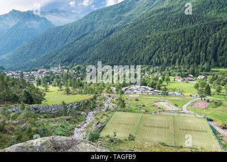 Macugnaga, Italien. Alpine Dorf mit einigen Freizeiteinrichtungen Stockfoto