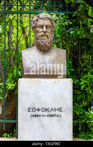 Die Bronzestatue des Griechischen tragischen Dichter Sophokles in der Nähe vom Syntagma-Platz in Athen, Griechenland Stockfoto