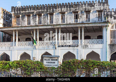 Stone Town, Zanzibar-February 28, 2019: Der Palast Museum Fassade Stockfoto