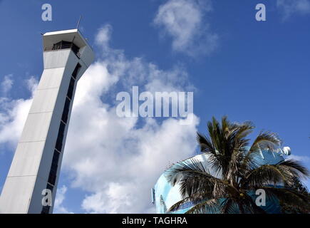 Buddina, Australien - 21.April 2019. Punkt Cartwright Leuchtturm und Wassertank in der Nähe der Mündung des Mooloolah River, in Mooloolaba, Queensland, Austral Stockfoto