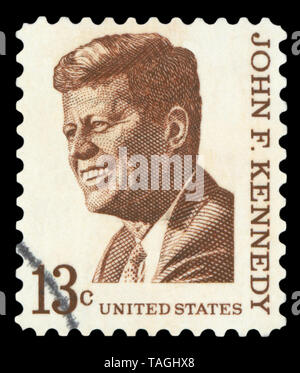 Vereinigte STAATEN VON AMERIKA - ca. 1967: einen gebrauchten Briefmarke in den Vereinigten Staaten gedruckt zeigt ein Porträt des Präsidenten John Fitzgerald Kennedy in die Stirn. Stockfoto