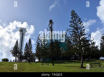 Buddina, Australien - 21.April 2019. Punkt Cartwright Leuchtturm und Wassertank in der Nähe der Mündung des Mooloolah River, in Mooloolaba, Queensland, Austral Stockfoto