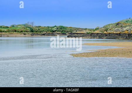 Eine Gezeiten- Kanal zwischen Holyisland und Anglesey Stockfoto