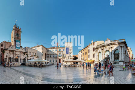 ZADAR, KROATIEN - 10. JULI 2016: People's Square in Zadar im Mittelalter gegründet wurde wie die Hochebene magna (großer Platz), im Zentrum der Stadt ein Stockfoto