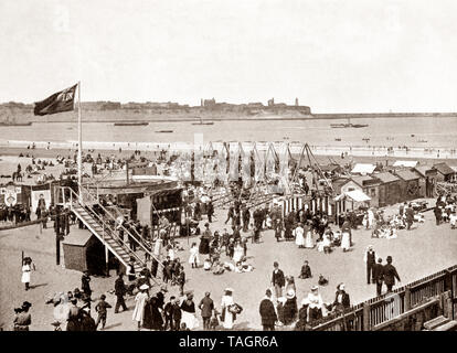 Ein Ende des 19. Jahrhunderts Blick auf Messe Attraktionen am Strand in South Shields, einer Stadt an der Küste der Grafschaft Durham im Nordosten Englands. An der Mündung des Flusses Tyne in einem beliebten touristischen Resort wurde gegen Ende des Jahrhunderts. Stockfoto