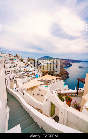 Insel Santorin in Griechenland, einem der schönsten Reiseziele der Welt. In Imerovigli. Stockfoto