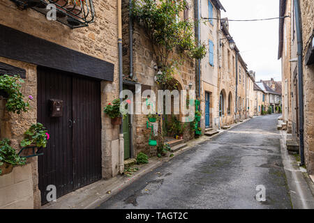 Rustikales Dorf Straße von Montignac Stockfoto