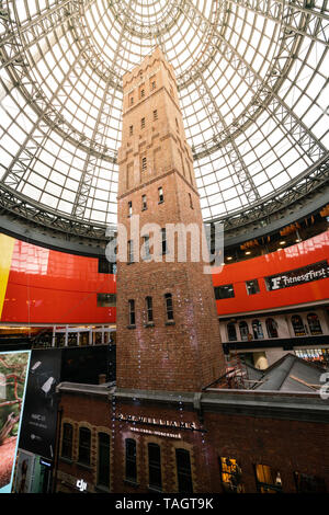 4. Januar 2019, Brisbane Australia: Ansicht des Coops shot Tower in Melbourne Central Shopping Mall in Melbourne, Victoria, Australien Stockfoto