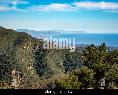 Panoramablick auf den Pazifik und die Kalifornischen Küste von jesusita Trail, Santa Barbara, Kalifornien, USA Stockfoto