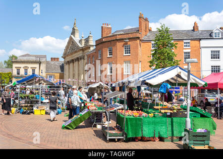 Bauernmarkt auf dem Marktplatz, Banbury, Oxfordshire, England, Vereinigtes Königreich Stockfoto