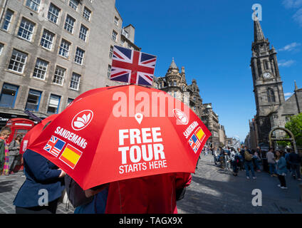 Gratis Tour Guide auf der Royal Mile in der Altstadt von Edinburgh, Schottland, Großbritannien Stockfoto